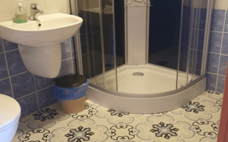 1 apartman zuhanyzós  fürdőszoba
